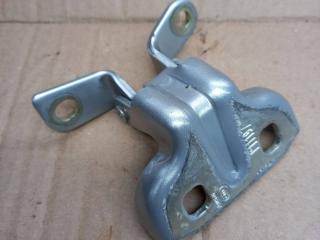 петля двери Chevrolet Cruze 1 поколение 2012, 1.4 л., бензин, 13501713