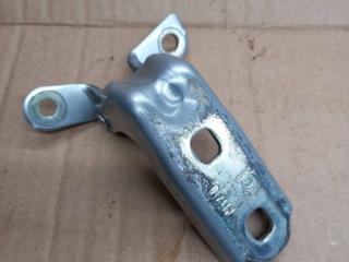 петля двери Chevrolet Cruze 1 поколение 2012, 1.4 л., бензин, 13501715