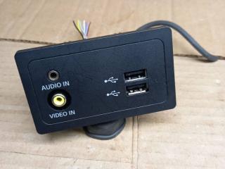 разъем AUX / USB Infiniti Q50 1 поколение 2014, 3.7 л., VQ37VHR, бензин, АКПП, (qaa) white 3p, седан, полный привод, 284H34GA2B