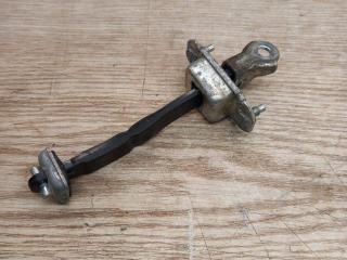 ограничитель открывания двери Subaru Forester 3 поколение (SH) 2009, 2.5 л., бензин, 61124SC001