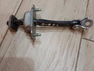 ограничитель открывания двери Subaru Forester 3 поколение (SH) [рестайлинг] 2013, 2.5 л., бензин, АКПП, внедорожник 5 дв., 61124SC001