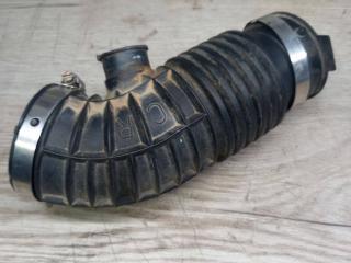 патрубок воздушного фильтра Infiniti Q50 1 поколение 2014, 3.7 л., VQ37VHR, бензин, АКПП, (qaa) white 3p, седан, полный привод, 16576-4GB0A