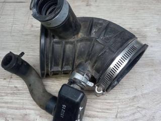 патрубок воздушного фильтра Infiniti Q50 1 поколение 2014, 3.7 л., VQ37VHR, бензин, АКПП, (qaa) white 3p, седан, полный привод, 16576-4GB0B