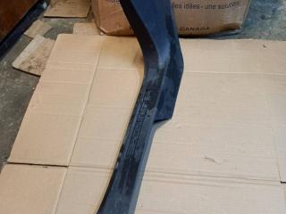 пластик Chevrolet Equinox 3 поколение 2018, 1.5 л., бензин, внедорожник 5 дв., 84180741