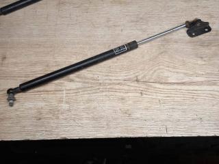 амортизатор капота Subaru Forester 3 поколение (SH) 2010, 2.5 л., бензин, 57251FG010