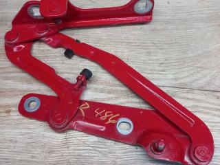 петля крышки багажника Chevrolet Camaro 6 поколение 2018, 2.0 л., бензин, 84045964