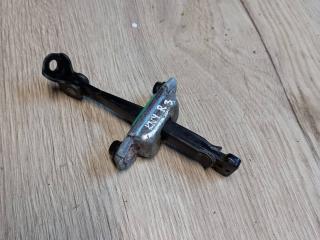 ограничитель открывания двери Kia Sorento 2 поколение 2012, 2.4 л., бензин, МКПП, передний привод, 794902P000