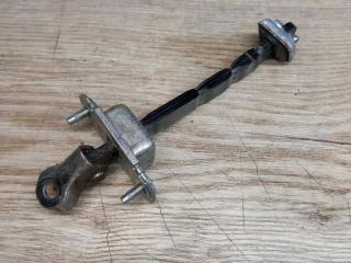 ограничитель открывания двери Subaru Forester 3 поколение (SH) 2009, 2.5 л., бензин, 62124FG002