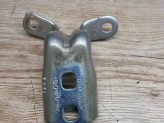 петля двери Chevrolet Malibu 9 поколение 2018, 13583613