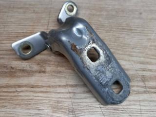 петля двери Chevrolet Cruze 1 поколение 2012, 1.4 л., бензин, 13501716