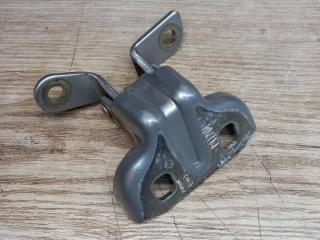 петля двери Chevrolet Cruze 1 поколение 2012, 1.4 л., бензин, 13501714