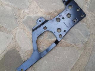 кронштейн (крепление) Ford Mustang 6 поколение S550 2017, 5.0 л., бензин, АКПП, 63016A52BC