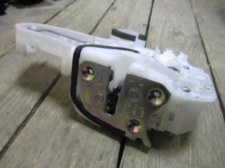 замок двери передней левой Mitsubishi Outlander 3 поколение 2014