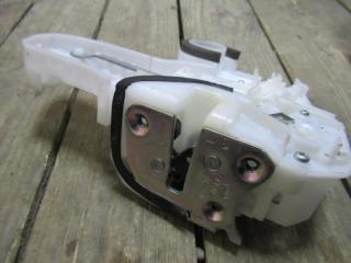 замок двери передней левой Mitsubishi Outlander 3 поколение 2014