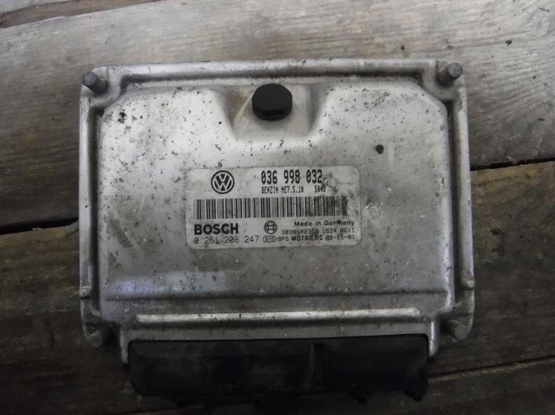 блок управления двигателем Volkswagen Golf 3 поколение 1999, 1.4 л., бензин, 036998032, 0261208247 - фото №1