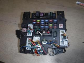 блок предохранителей Citroen C-Crosser 1 поколение 2009, 2.2 л., HDi, бензин, МКПП, универсал, 8637A318