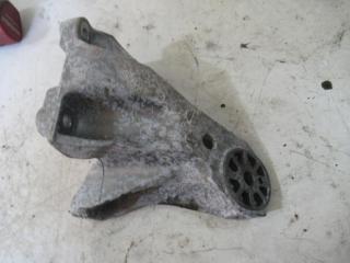 кронштейн (крепление) Volkswagen Touareg 1 поколение 2005, 3.0 л., TDi, дизель, МКПП, внедорожник 5 дв.