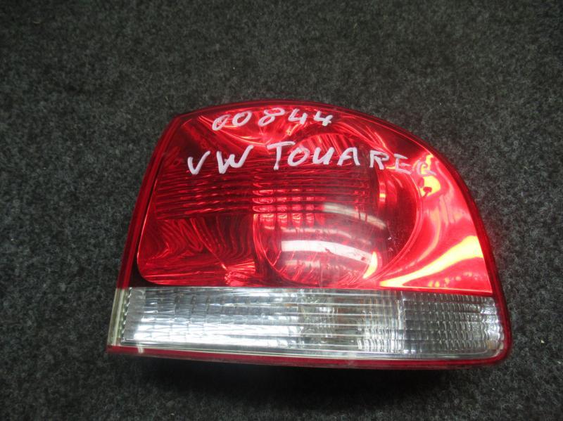фонарь задний правый Volkswagen Touareg 1 поколение 2005, 3.0 л., TDi, дизель, МКПП, внедорожник 5 дв. - фото №1