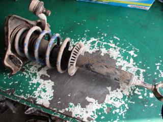 стойка передняя левая Audi A4 B5 1997, 1.9 л., TDi, дизель, МКПП, универсал