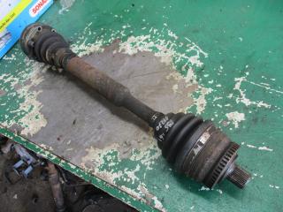 полуось передняя левая (приводной вал, ШРУС) Volkswagen Passat B5 1998, 1.6 л., i, бензин, МКПП, седан