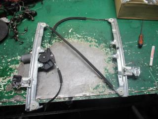 стеклоподъемник передний левый Mitsubishi Colt 6 поколение (Z30) [рестайлинг] 2008, 1.3 л., бензин, МКПП, хетчбэк 5 дв.