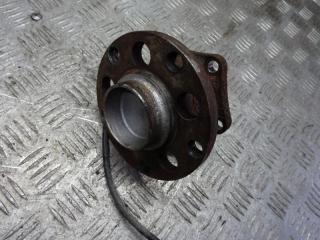 ступица задняя правая Volkswagen Passat B5 2000, 1.6 л., бензин, МКПП, седан