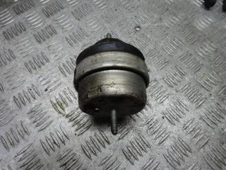подушка крепления двигателя Volkswagen Passat B5 2000, 8D0199382L