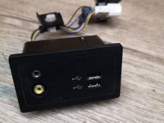 разъем AUX / USB Infiniti Q50 1 поколение [рестайлинг] 2019, 3.0 л., VR30DDTT, бензин, АКПП, (k23) silver "m", седан, задний привод, 284H34GA2C