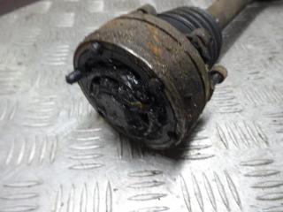 полуось передняя левая (приводной вал, ШРУС) Volkswagen Polo 3 поколение 1998, 1.6 л., бензин, МКПП, хетчбэк 5 дв.