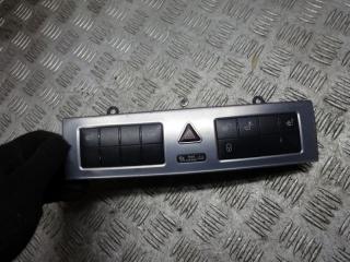 кнопка аварийной сигнализации Mercedes-Benz C-Класс W203/S203/CL203 [рестайлинг] 2005, 1.8 л., бензин, МКПП, седан, 2038700910
