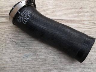 патрубок интеркулера Porsche Macan 1 поколение 2018, 3.0 л., бензин, АКПП, полный привод, правый руль, 95B145367A