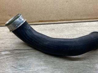 патрубок интеркулера Porsche Macan 1 поколение 2018, 3.0 л., бензин, АКПП, полный привод, правый руль, 95B145834