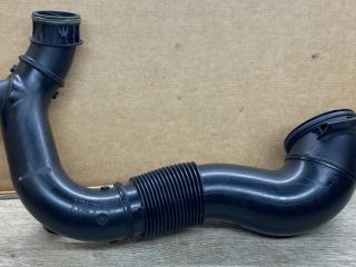 патрубок интеркулера Porsche Macan 1 поколение 2018, 3.0 л., бензин, АКПП, полный привод, правый руль, 95B128532