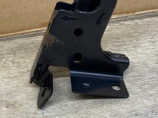 кронштейн (крепление) Porsche Macan 1 поколение 2018, 3.0 л., бензин, АКПП, полный привод, правый руль, 95B886186