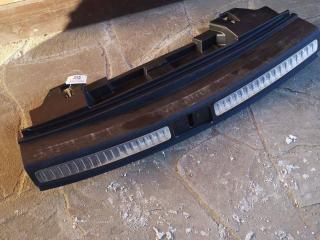 накладка внутренняя на заднюю панель кузова Porsche Macan 1 поколение 2018, 3.0 л., бензин, АКПП, полный привод, правый руль, 95B864483