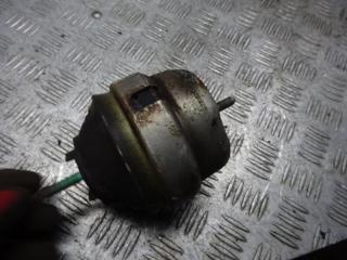 подушка крепления двигателя Volkswagen Passat B5 2000, 8D0199382L