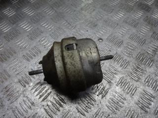 подушка крепления двигателя Volkswagen Passat B5 1999, 8D0199379J