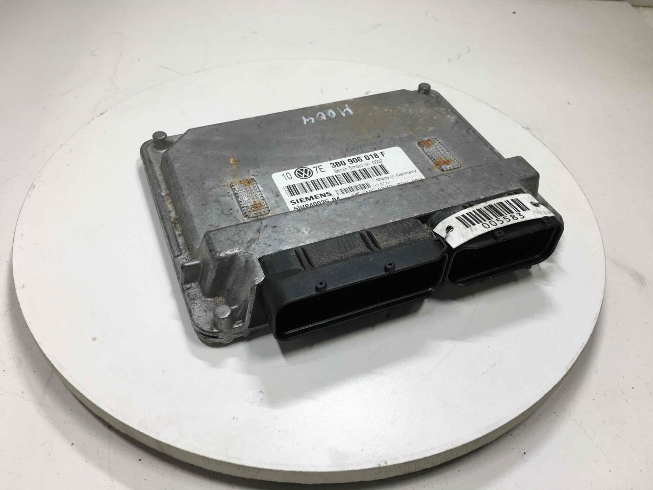 блок управления двигателем Volkswagen Passat B5 2001, 1.6 л., i, бензин, МКПП, передний привод, 3B0906018F, 5WP003504 - фото №1