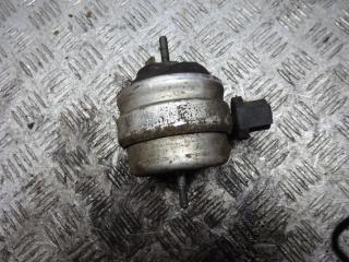 подушка крепления двигателя Audi A4 B5 [рестайлинг] 2000, 8E0199379E