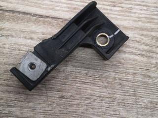 Кронштейн накладки на порог Porsche Macan 1 поколение 2018, 3.0 л., бензин, АКПП, полный привод, правый руль, 95B825352C