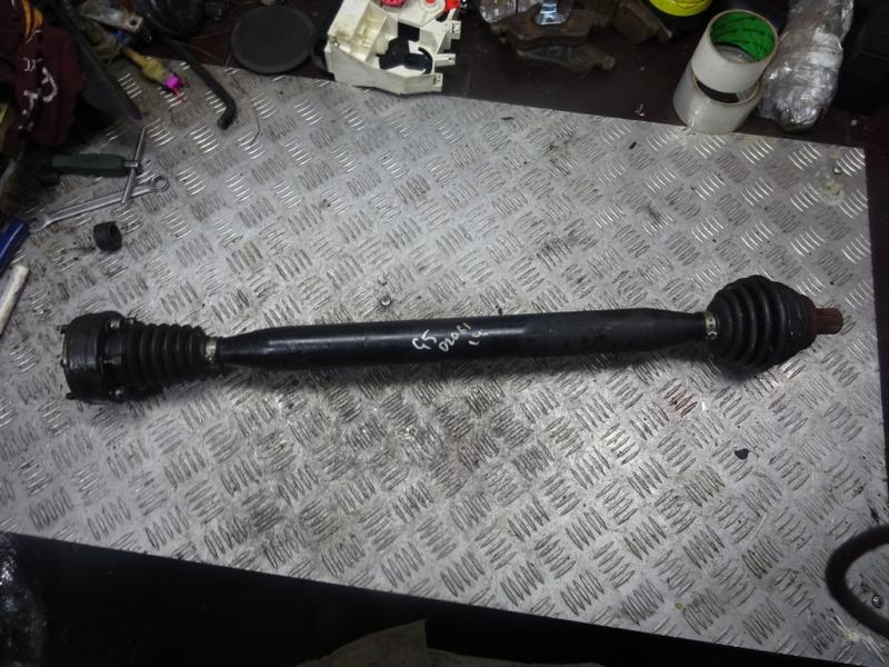 полуось передняя правая (приводной вал, ШРУС) Volkswagen Golf 4 поколение 2004, 1.4 л., бензин, МКПП, хетчбэк 5 дв. - фото №1