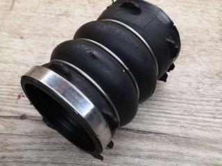 патрубок интеркулера Porsche Macan 1 поколение 2018, 3.0 л., бензин, АКПП, полный привод, правый руль, 95B145832C