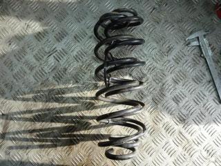 пружина задняя Volkswagen Golf 3 поколение 1998, 1.6 л., бензин, МКПП, хетчбэк 5 дв.