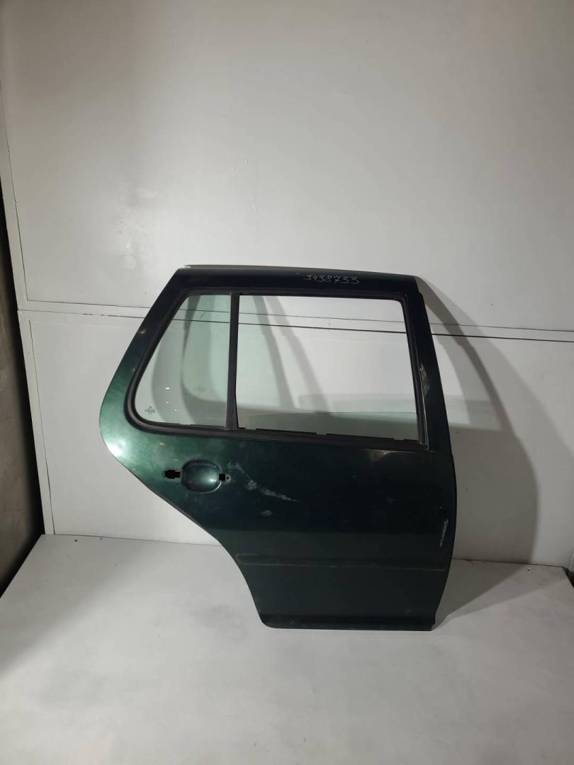 дверь задняя правая Volkswagen Golf 4 поколение 1999, 1.4 л., AXP, бензин, 5МКПП, зеленый, хетчбэк 5 дв., передний привод, 1J6833056F - фото №1