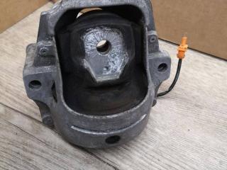 подушка крепления двигателя Porsche Macan 1 поколение 2015, 3.0 л., дизель, 8R0199381