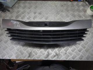 решетка радиатора Renault Laguna 2 поколение 2002, 1.8 л., бензин, МКПП, хетчбэк 5 дв., 8200390126