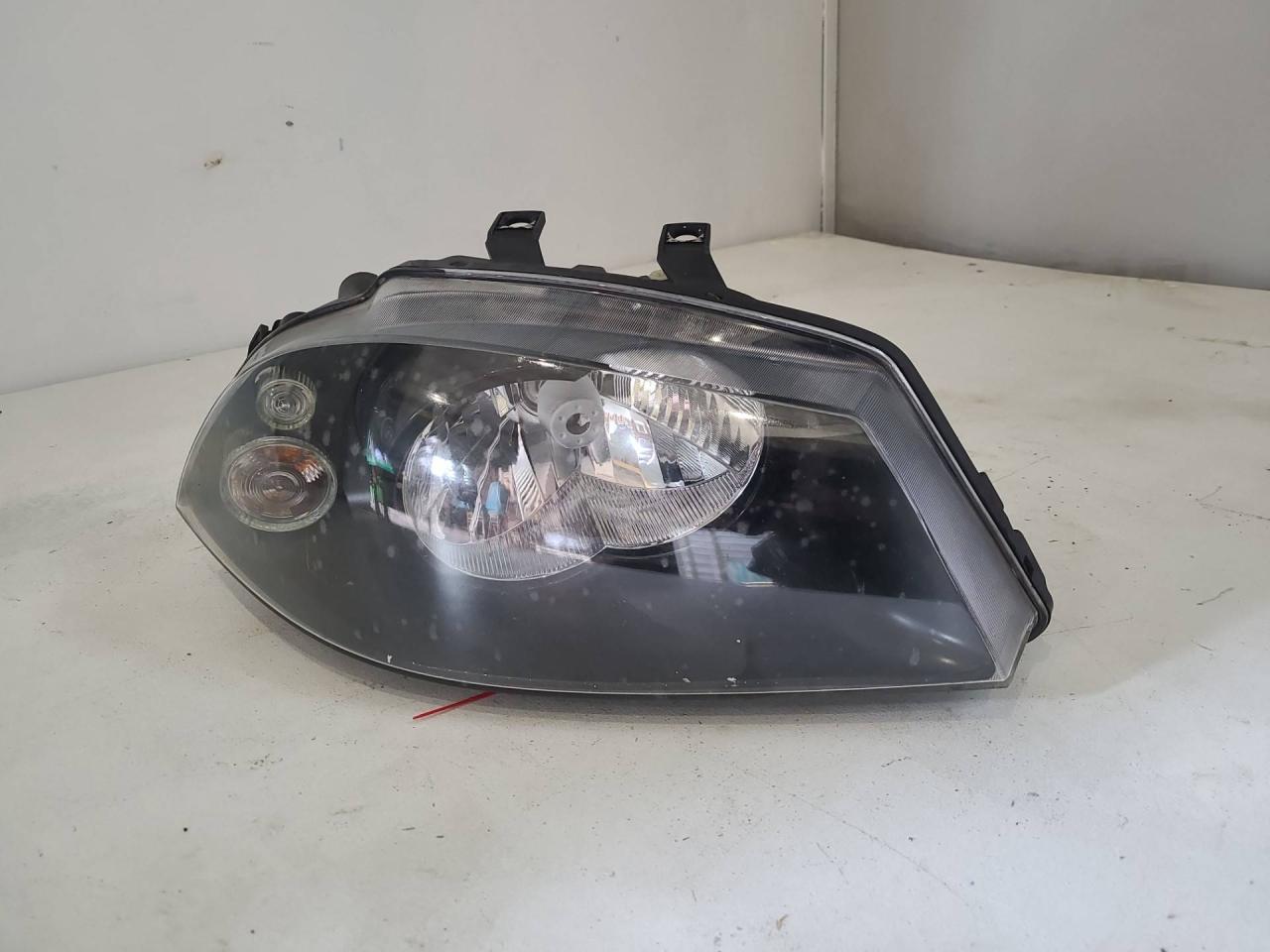 фара правая SEAT Ibiza 3 поколение 2004, 1.4 л., BKY, бензин, 5МКПП, серебристый, хетчбэк 3 дв., передний привод, 6L1941022A - фото №1