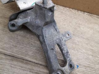 кронштейн двигателя Porsche Macan 1 поколение 2015, 3.0 л., дизель, 4G0199308K