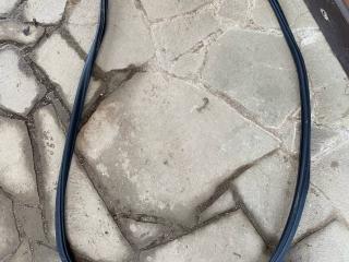 уплотнитель двери Porsche Macan 1 поколение [2-й рестайлинг] 2023, 2.9 л., бензин, АКПП