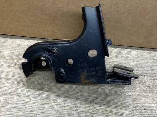 кронштейн (крепление) Porsche Macan 1 поколение 2015, 3.0 л., дизель, 95B886186